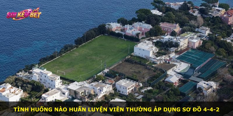 Tình huống nào huấn luyện viên thường áp dụng sơ đồ 4-4-2